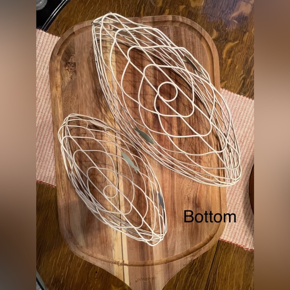 (2) Nautical Ivory Wire Boat Shaped Baskets (3) Metal Colored Fish on each side - Picture 5 of 10